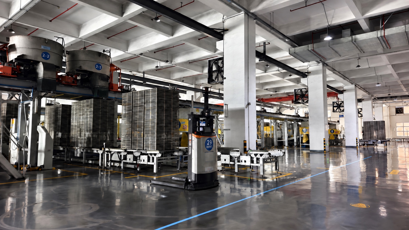 中国中山总部基地生产车间 / Production floor in Zhongshan, China